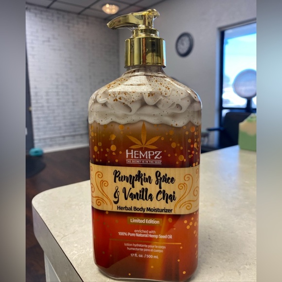 Hempz Other - Hempz pumpkin 🎃 spice and vanilla chai lotion 🧴
